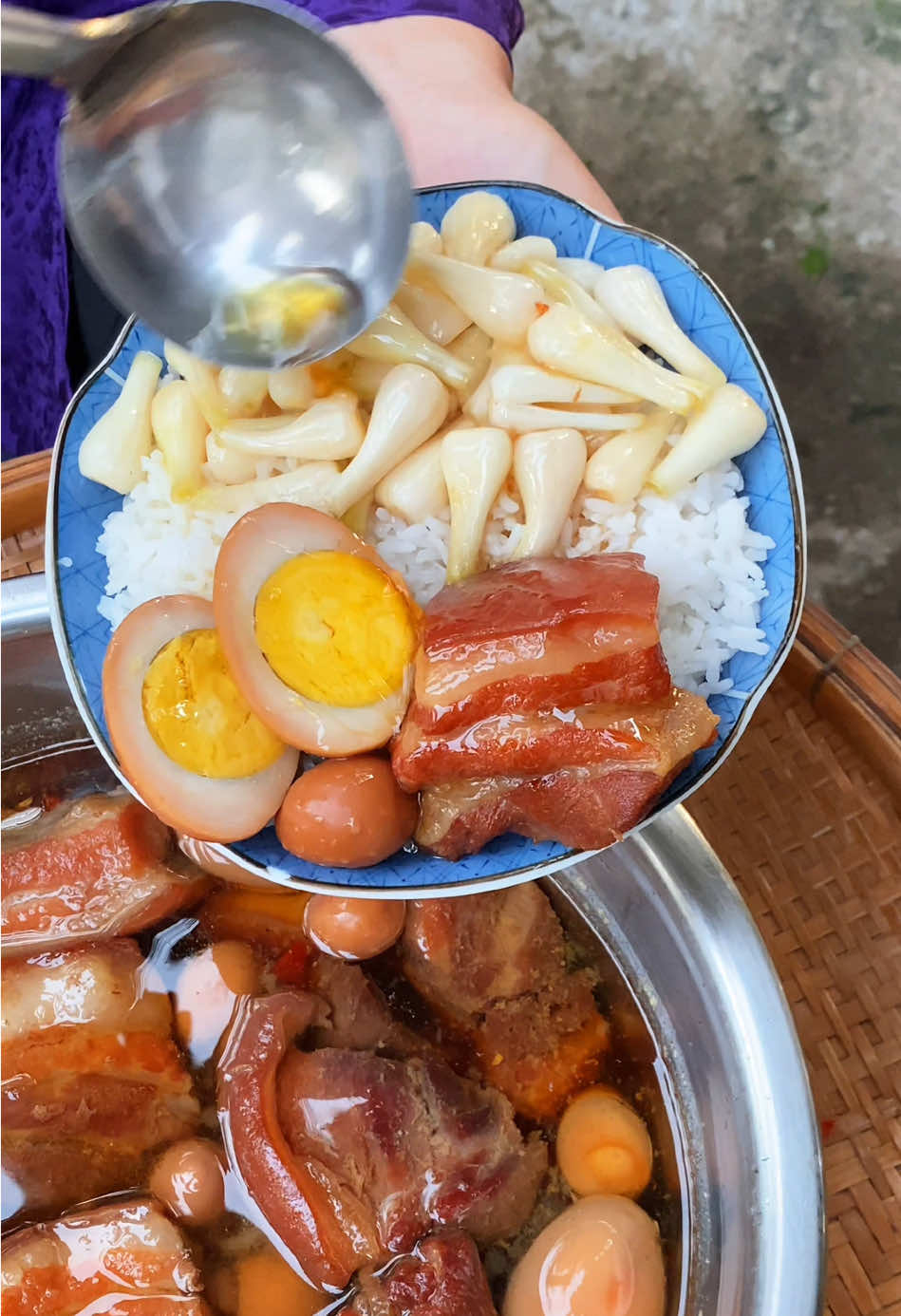 Mẹ kho nồi thịt kho rệu mới xong, con về tới đâu rồi #ancungtiktok #anngonnaugon #LearnOnTikTok #xuhuongtiktok #tet #tet2026 #4mayman 