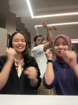 @wookiebrt @Super Lele bersama penari latar 👯‍♂️ 