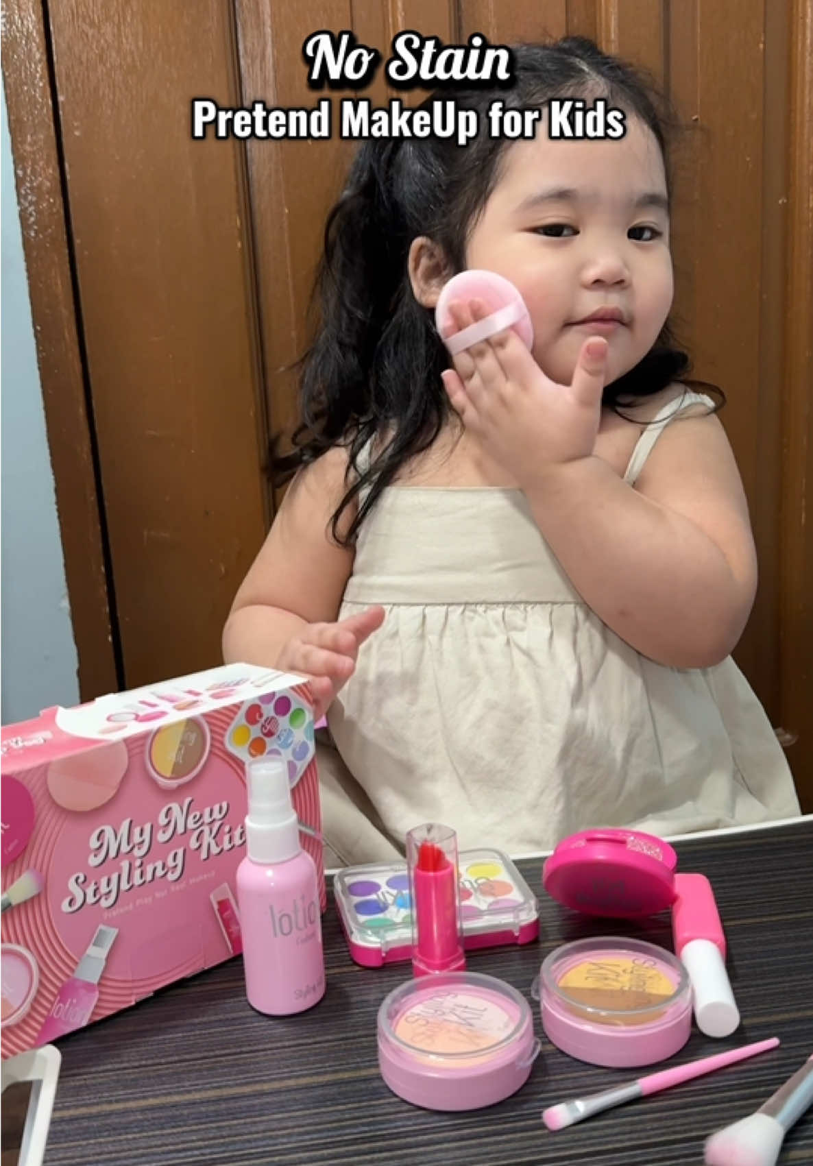 Purfect pangregalo sa inaanak mong super kikay 😍💖💄      #kidstoys #makeupforkids #makeuptoys #giftforkids #christmasgiftforkids
