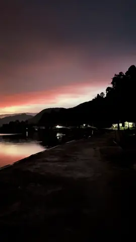 Di saat keindahan dan kenang menyatu,hidup serasa damai…! Yang beginian bisa sanak  jumpai cuman 30 menit dari jam gadang bukittinggi…!#fyppppppppppppppppppppppp #fypngakni #fypminang #sumbar #tarusan 