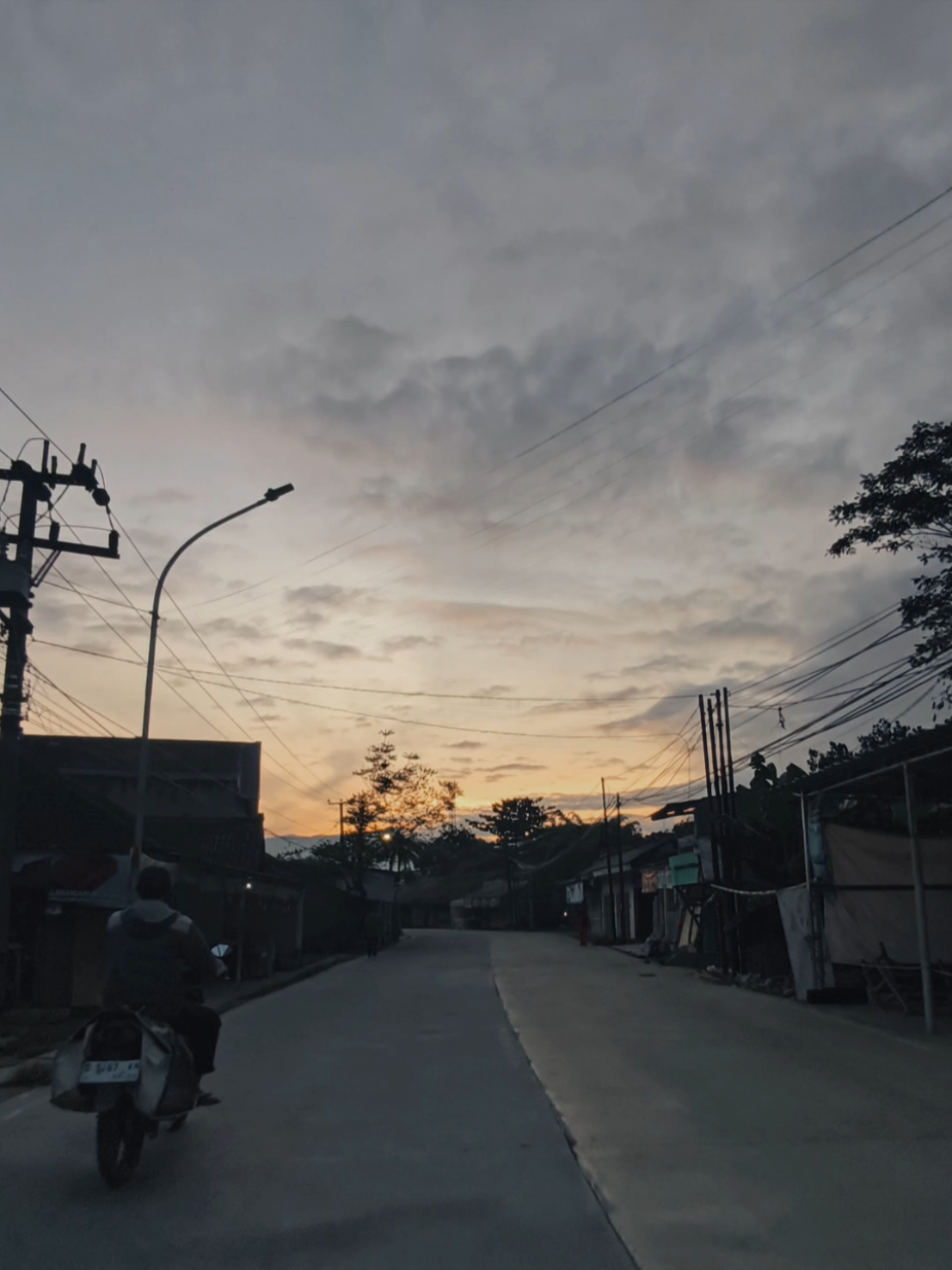 #CapCut @munir #storysunda #katakatasunda #anwar_story25 