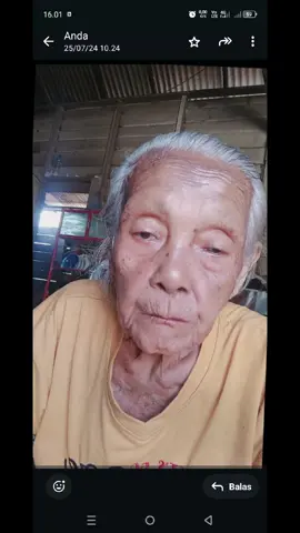 orang yang sudah membesarkan aku dari aku umur -+1thn sudah tidak bersamaku lagi, banyak hal dan perbuatan nya yang tidak terlupakankuuuuuu😭😭😭, semua kenangan yang dia berikan padaku tidak akan terulang lagi dan akan menjadi kenangan terindah dalam hidup kuuuuu😢😢tawaanyaaa, senyumnyaaa, amarahnya tidak akan pernah terlihat lagiii😓maaf atas kekuranganku saat mengurus mu tidak sebanding disaat kau mengurus ku.pengorbanan mu begitu besar terhadap ku, kau lah yang berperan besar dalam hidupku😭😭aku tidak akan melupakan semua itu😢semoga tenang di alam sana bersama bapak di surga🤲🤲