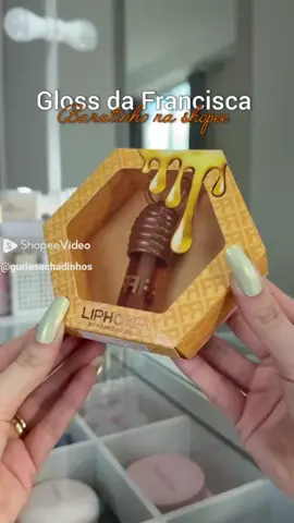NOVIDADE QUENTÍSSIMA! 🚨 O gloss mais desejado do momento, o Liphoney by Franciny Ehlke, está disponível na nossa loja! ​Inspirado em um favo de mel, ele é puro luxo e hidratação! ✨ Deixe no comentário eu quero que mando o link para  comprar agora o seu GLOSS BARATINHO DA SHOPEE!  🛍️# #GlowUp #glossmel #melbatom