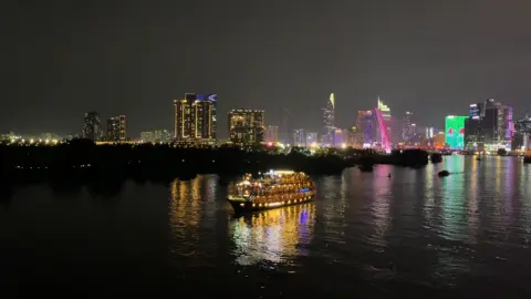 Sông Sài Gòn về đêm #tphcm #cauutsg #vedepsaigon #nhachaymoingay #xuhuongtiktokk 