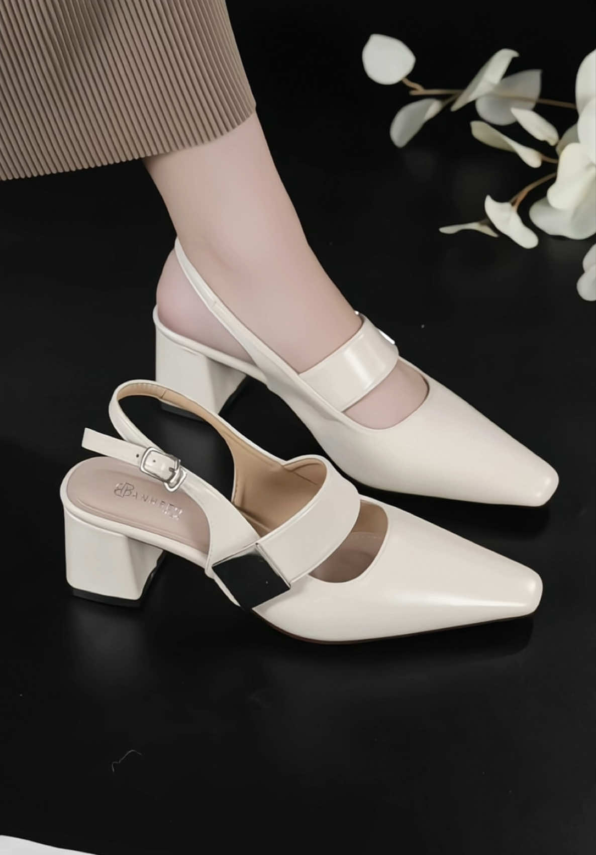 Sắc nét tới từng chi tiết sản phẩm. Sắm ngay em ấy ạ #giaydep #giayxinh #sandal #muataitiktok #xuhuong 