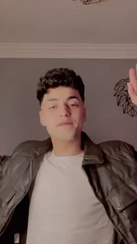 عبيط. #eslam_bisa 