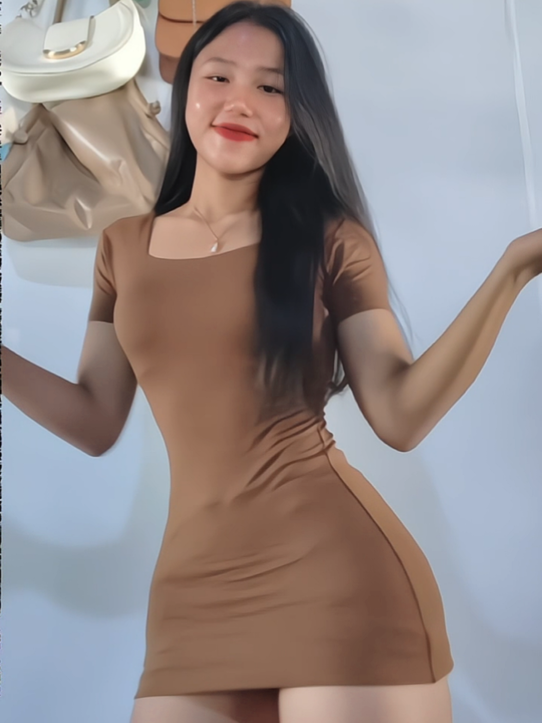 ဘောလုံးအေးဂျန့်ရှာနေရင်စွယ်