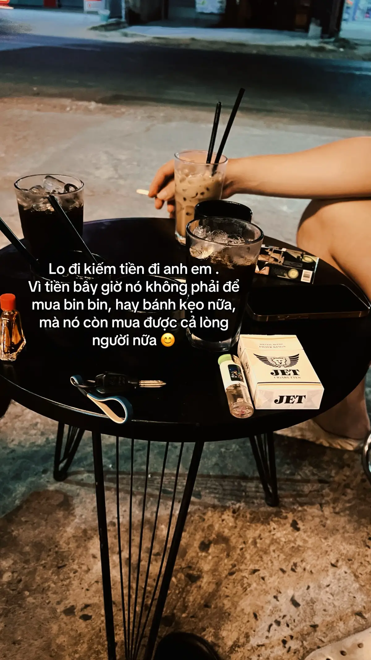 Lo đi kiếm tiền đi anh em .