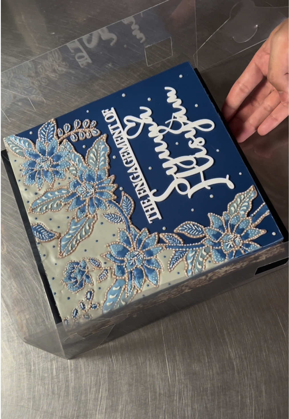 Kek Batik for Engagement💍 #kekbatik #kekbatiklukis #kekbatikartsy #hyunnbake #kekbatikcorakbatik 