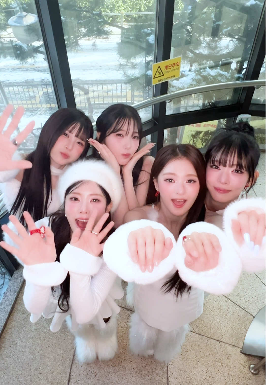 조금은 수줍은 그런 느낌🥰 #fromis_9 #프로미스나인 #하얀그리움