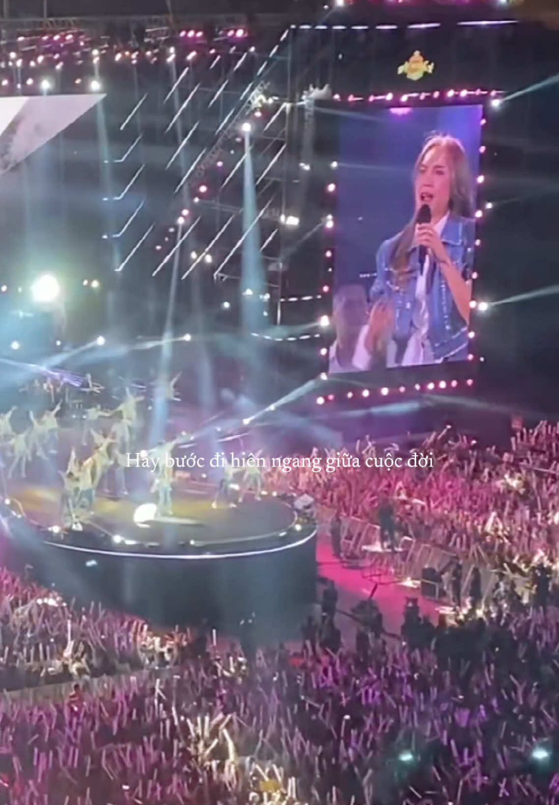 Next week. Hẹn một đêm bùng nổ cùng các Tri Âm. Vé, ks, áo nhóm, gift…. Bọn em sẵn sàng hết rồi chị ơi. #mytam #seethelight #fyp #travel #phanhoaitan 