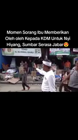 Gubernur Jawa barat kang dedi mulyadi turun langsung menyalurkan bantuan untuk korban banjir bandang di Sumatra  memborong semua pedangang yang ada di padang  pada 4/12/2025 #kdm 