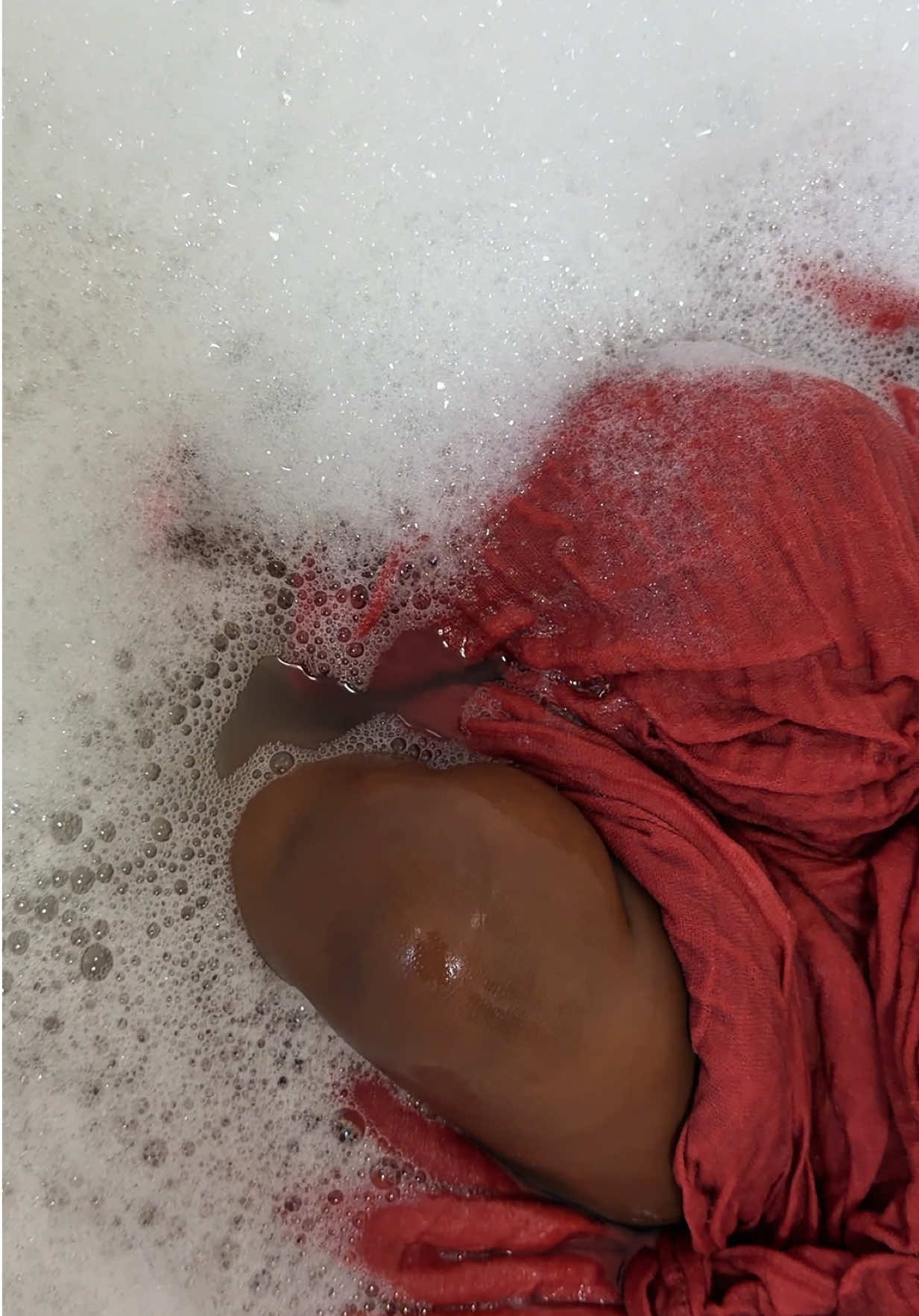 Bath time for our little Lotus Bear. 🧸   A few pumps of the Lotus Pēs Baby Hair & Body Wash under running water created gentle, baby-safe bubbles for a soothing bath and it doubled beautifully as a hair cleanser. Her coils were left soft, curly and nourished. We then added 3 handfuls of the Barrier Support Bath Soak for extra mineral-rich support, comfort and calm skin. Powered by Dead Sea Salt + Sea Moss + Pre & Probiotics + Chamomile + Magnesium, this soothing soak helps: * Soothe eczema & flare-ups * Strengthen the skin barrier * Reduce redness, itching & irritation * Calm inflammation * Hydrate and soften dry skin * Support a balanced, healthy skin microbiome * Improve overall skin resilience over time * Reduce itching within minutes for a more comfortable bath time Safe for newborns. Fragrance-free.  Coconut-free. No dryness. Just bubbles that protect the barrier and curls that stay healthy. 🤍 #LotusPesBaby #lotuspes #baby #barrierrepair #eczema 