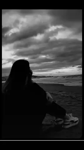 انا بعود واحدي وبعيش واحدي وراموت واحدي #منشن_ حزينه 😓😭🥺#💔💔💔😩😢😭🥺 