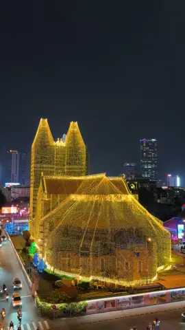 Nhà thờ Đức Bà lên đèn ngày 05/12/2025 🥰 Tưởng đèn nhà thờ bị hỏng mà lên đèn hơi trễ :) #nhathoducbasaigon #CallmeJ 
