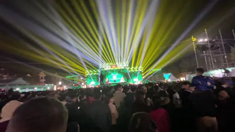 Hội chợ hoa quả lớn nhất miền bắc. Đông kín người luôn ạ 🤗#Lễ_hội_hoa_quả_2025_Chũ_Lục_Ngạn_Bắc_Ninh #lehoihoaqualucngan #hoaqualucngan #xuhuongtiktok #xuhuongtiktok2025 