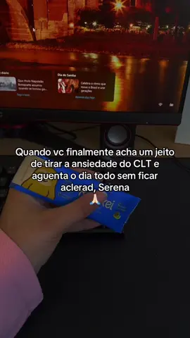 Só assim pra aguentar essa vida de CLT #foryou #ansiedade #mulheres 