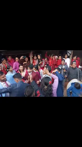 ekxin ufreko heridium haii Daya Baya hernai pardaina milni kohi xainan 😜😀@Aavash kharel dajuko bihe ma hami❣️#foryoupage #viral 