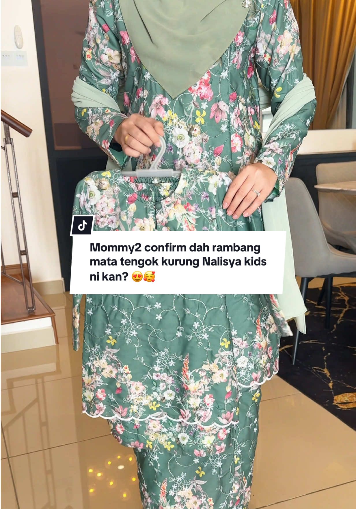 Mommy2 confirm dah rambang mata tengok kurung Nalisya kids ni kan? Dahla cantik siap dengan corak bunga bunga, better grab sedondon terus 🥰😍 Join live launching esok Sabtu jam 9pagi 📍 #nfhboutiquegallery #bajukurung #kurung #kurungcantik #bajuwanita 