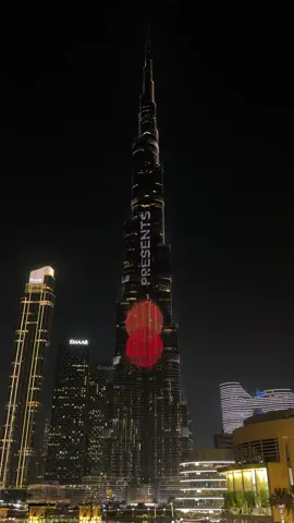 A moment on Burj Khalifa as Mastercard lights Dubai’s skyline with McLaren Formula 1 Team’s energy.