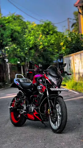 මගේ ලොකේ 🌍 ඔබ පමණයි මට උන්නෙ ඔබ ගියදා දුක විතරයි මට ලැබුණේ 😩❤️#foryou #vairal #trending 