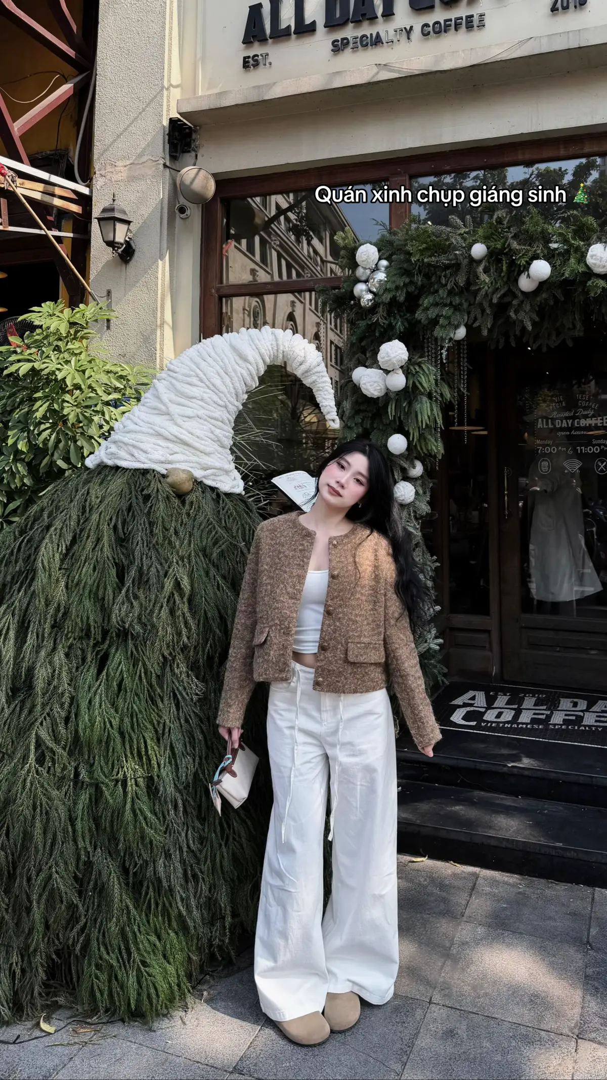 Đi lẹ mấy bà ơii. Không kẻo đông lắm 😝  #lovetiktok #viral #outfit #xuhuong #phoidoxinh 