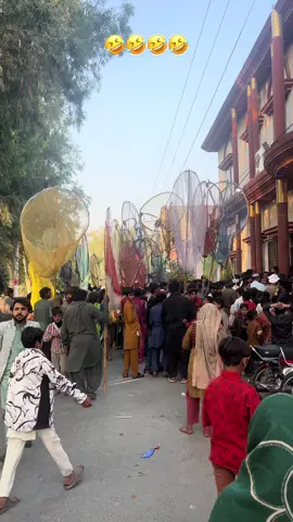 Aye Ghurbat teri san ku yahaa😅#pakistanzindabad #pakistaniwedding #pakistaniawam 