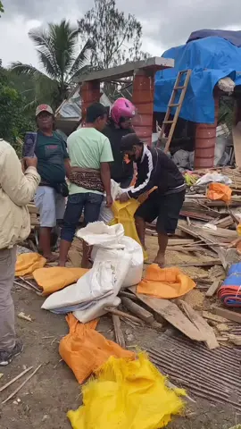 Toraja yang sangat yang kita cintai ini sekarang membuat kita semua menagis atas semua yang terjadi pada tongkonan Yang berdiri selama 300tahun lebih. Pray for Tongkonan Ka'pun toraja😭🥀#tongkonan #torajasulawesiselatan 