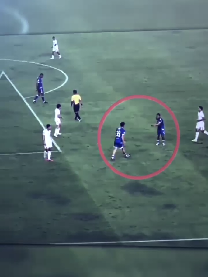 Ada yang tau kenapa prof haye marah ke etamm? 🥺💙 video : @liputan.bobotoh  #thomhaye #beckhamputra #persibbandung #footballedit 