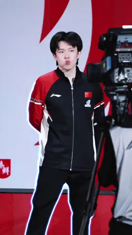 Đang phỏng vấn mà chu môi để làm gì, để bánh đậu kế bên hun à.....🤔🤔🤣🤣 #wangchuqin #王楚钦 #shatou #hope #lionheart 