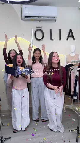 happy sweet seventeen kak Basmalah Gralind✨ god bless u😇🤲🏼  #basmalahgralind #basmalahku #basmalahgralindlovers #aijocollab #newcollection #aijotermurah #fyp #aijo #belilokal #wibgajian #cardiganviral #longsleeve 