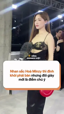 Nhan sắc Hoà Minzy thì đỉnh khỏi phải bàn nhưng đôi giày mới là điểm chú ý #hoaminzy #DoLong #EmergeFashionShow2025 #hongshowbizviet #sgsmedia 