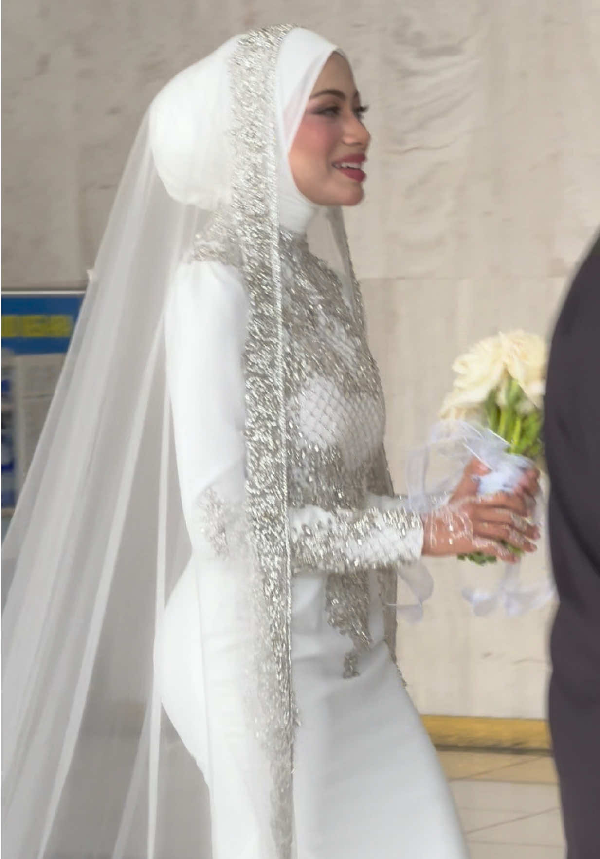 Tiada kata lain selain mendoakan kebahagiaan awak, saya sedih tapi saya juga orang yang paling bahagia. Semoga ikatan cinta ini hingga syurga 🤍