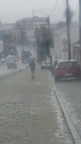 Esta chuva de água aquecida em Paredes está incrível 