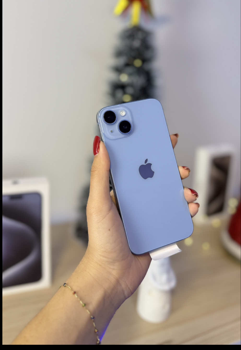 ✨ Llegó la mejor época del año ✨ Y con nuestra Promo Aguinaldo, te traemos el iPhone 14 a cuotas para que renueves tu celular sin complicarte.😍 💳 Estrená el tuyo este mes y aprovechá los beneficios que solo diciembre ofrece.  #Paraguay #Oferta #iphone #iphone14 #aguinaldo 