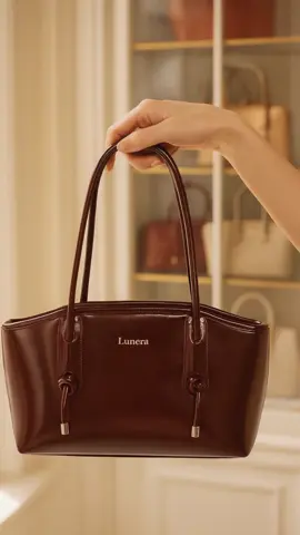 💖 Cewek-cewek pasti suka! Desainnya elegan, warna manis, dan cocok dipakai ke mana aja ✨ Jangan tunggu besok, stok cepat habis! 🛒💨 #taswanita #tasselempangcantik #tasviral #trendfashion #fypindonesia 