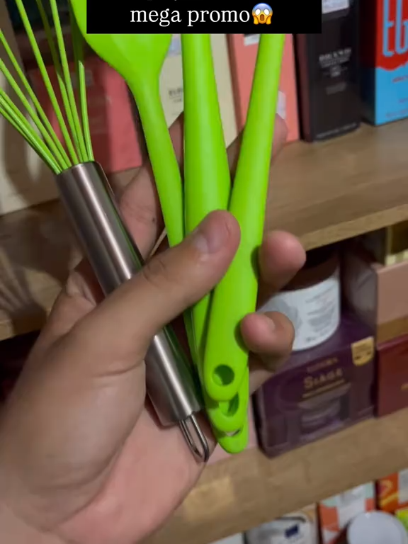 Olha esse kit de utensílios de silicone que está viralizando! Além de lindo, ele é resistente ao calor, não risca suas panelas e deixa tudo muito mais organizado e profissional. ✔️ Silicone de alta qualidade ✔️ Cabo resistente ✔️ Não risca panela antiaderente ✔️ Fácil de limpar ✔️ Várias peças para todas as receitas Disponível em cores modernas que combinam com qualquer cozinha 😍 É o tipo de kit que você compra uma vez e usa por anos! ✨ Deixe sua cozinha mais prática, bonita e do jeitinho que você sempre quis. 👉 Clique e garanta o seu antes que acabe! #utensiliosdecozinha #utensiliosdomesticos #utensiliosparacasa #cozinha #talherescozinha #produtoscozinha #cozinhatiktok #produtoviral