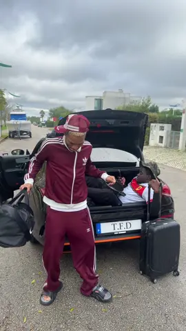 @Angollano Me pagou 10€ pra dançar no carro dele 😭✨#🇦🇴 #🇦🇴 