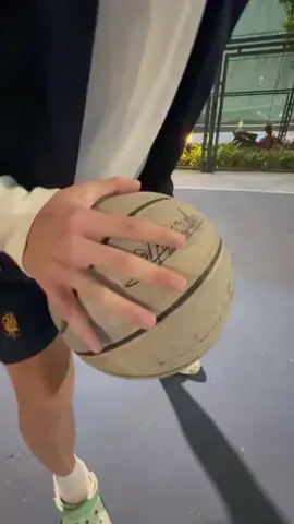 Đừng hỏi tại sao bminh mang tuxedo nếu có câu hỏi ib ngay cho mình nhé thank you ❤️❤️#basketball 