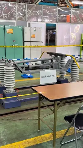 Shinkansen 700 series pantograph #shinkansen #japanrailway #japanese #700系新幹線 #japanesetrain  🎥: @nozomi_superexpress 