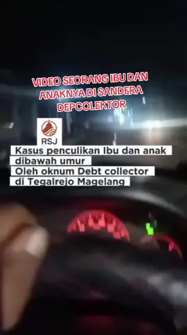 Dugaan Penculikan Ibu dan Anak oleh Oknum Debt Collector di Tegalrejo, Magelang **Magelang** Insiden dugaan penculikan yang melibatkan lima orang oknum debt collector terjadi di wilayah Tegalrejo, Kabupaten Magelang, pada Rabu (3/12/2025) sekitar pukul 21.00 WIB. Kejadian ini bermula dari upaya penagihan angsuran kredit sepeda motor dengan tunggakan sekitar Rp16 juta.   Para terduga pelaku mendatangi rumah seorang perempuan. Saat kedatangan para penagih utang, pemilik utang yang sebenarnya tidak berada di rumah. Di lokasi hanya ada ibu,anak kecil,kakek dan paman dari keluarga tersebut. Karena tidak menemukan pihak yang berutang, para oknum debt collector tersebut diduga memaksa membawa pergi perempuan pemilik rumah beserta anak kandungnya sebagai “jaminan” agar pembayaran tunggakan segera dilakukan. Ibu dan anak kecil (adek dari penghutang) itu disebut digiring masuk ke dalam kendaraan para pelaku tanpa persetujuan pihak keluarga. Hingga sekarang, belum ada keterangan resmi dari pihak kepolisian terkait perkembangan penyelidikan kasus ini. Warga berharap aparat segera turun tangan, karena tindakan membawa paksa seorang ibu dan anak di bawah umur tidak dibenarkan dalam proses penagihan dan berpotensi kuat melanggar hukum.     Sumber: @radarsuara_jateng#flks #fyppppppppppppppppppppppp #magelang24jam #semuaorang #FY @semua 