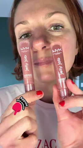 Jelly Job Gloss à Lèvres Brillance Miroir – NYX Professional Makeup 💖 Duo de gloss ultra brillant 🍬 Texture jelly fondante et confortable 💋 Effet miroir et lèvres repulpées 🎨 Teintes vibrantes pour un look so jelly 🌟 Application facile, fini non collant ✨ Le gloss qui fait briller ton feed autant que tes lèvres. @NYX COSMETICS FRANCE #tiktokshop #tiktokshopblackfriday #offresdenoël #makeup #nyx 