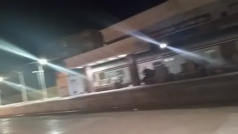 مرور قطار 2031 اولى وتانية مكيفة تالجو اسوان القاهره بمحطة نجع حمادي 