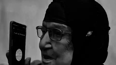 ها؟ أمكَ ميته. 💔 #شعراء_وذواقين_الشعر_الشعبي  #انا_لله_و_انا_اليه_راجعون  #حزن #موت #فقدان 