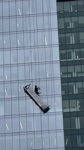 A pair of high-rise window cleaners were left dangling in the air from a 22-story building after their basket broke on Thursday (4 December). Emergency service workers lowered the pair down from the side of the building using ropes and a tower ladder bucket. #windowcleaners #rescue #Virginia
