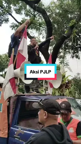 Orasi Ketua Umum Barisan Rakyat Nusantara (BaraNusa), Adi Kurniawan saat melakukan demonstrasi bersama kawan-kawan PJLP DKI Jakarta menuntut dan menagih janji Gubernur DKI Jakarta @pramonoanungw @dkijakarta soal batas umur kerja dan sistem kontrak menjadi tiga tahun. Kami menunggu janjimu, jika tidak kami akan kembali dengan jumlah yang lebih besar. 