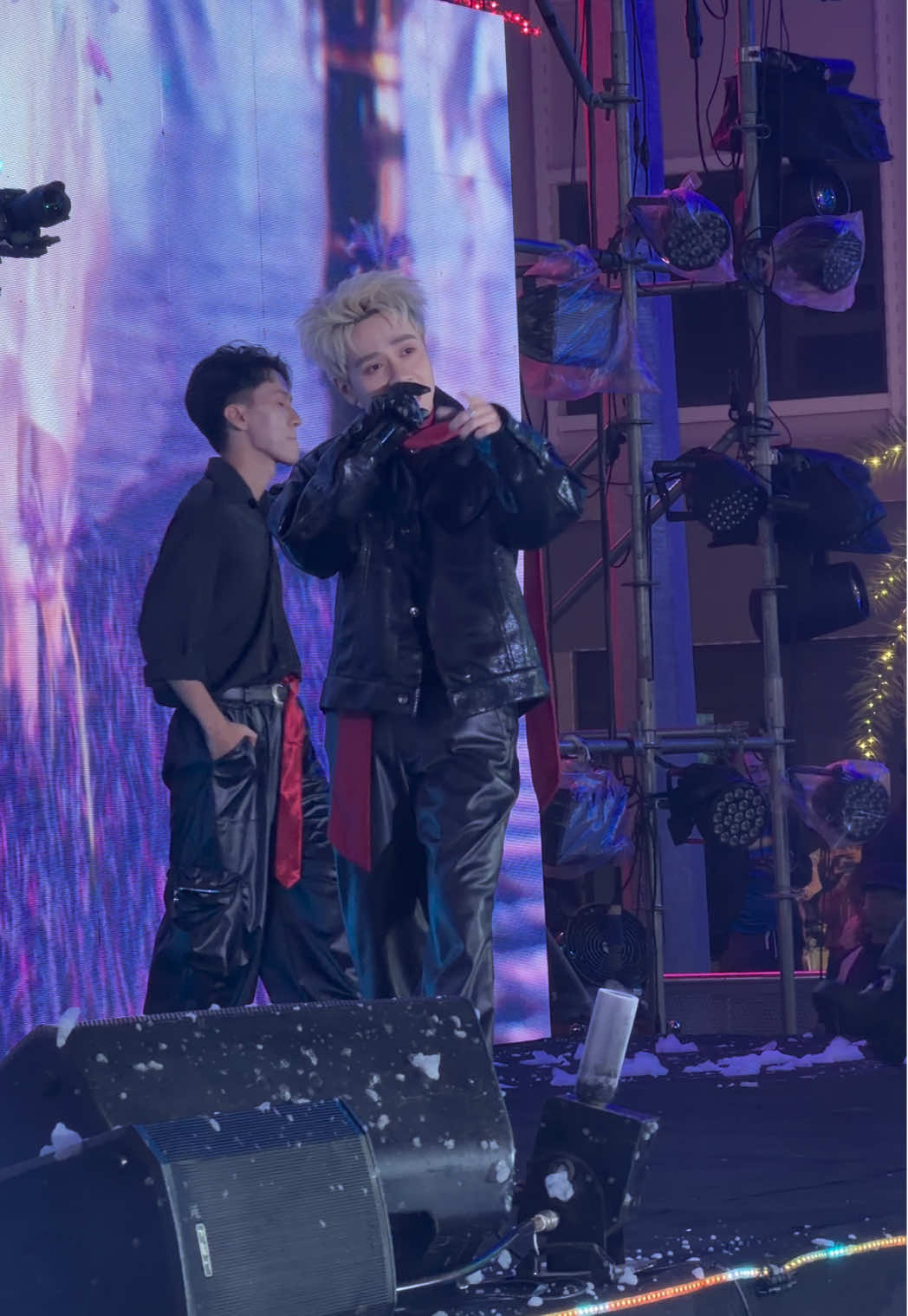 Quang Hùng Master D không khóc một mình mà hát cùng hàng ngàn fan tại Vincom Mega Mall Royal Island #HaiPhongCoGiMoi #VincomMegaMallRoyalIsland #phodibovuyen #quanghungmasterd 