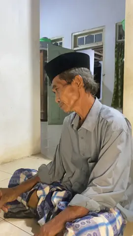 Aku aja yang liat sedih terharu karna bisa melihat ayah bisa kembali pulih begini🥹   Cukup dan sangat bersyukur 🙏 buat yang suka silahkan ambil makna sebaik mungkin 🫶🏻 #lagumadura #fyppppppppppppppppppppppp 