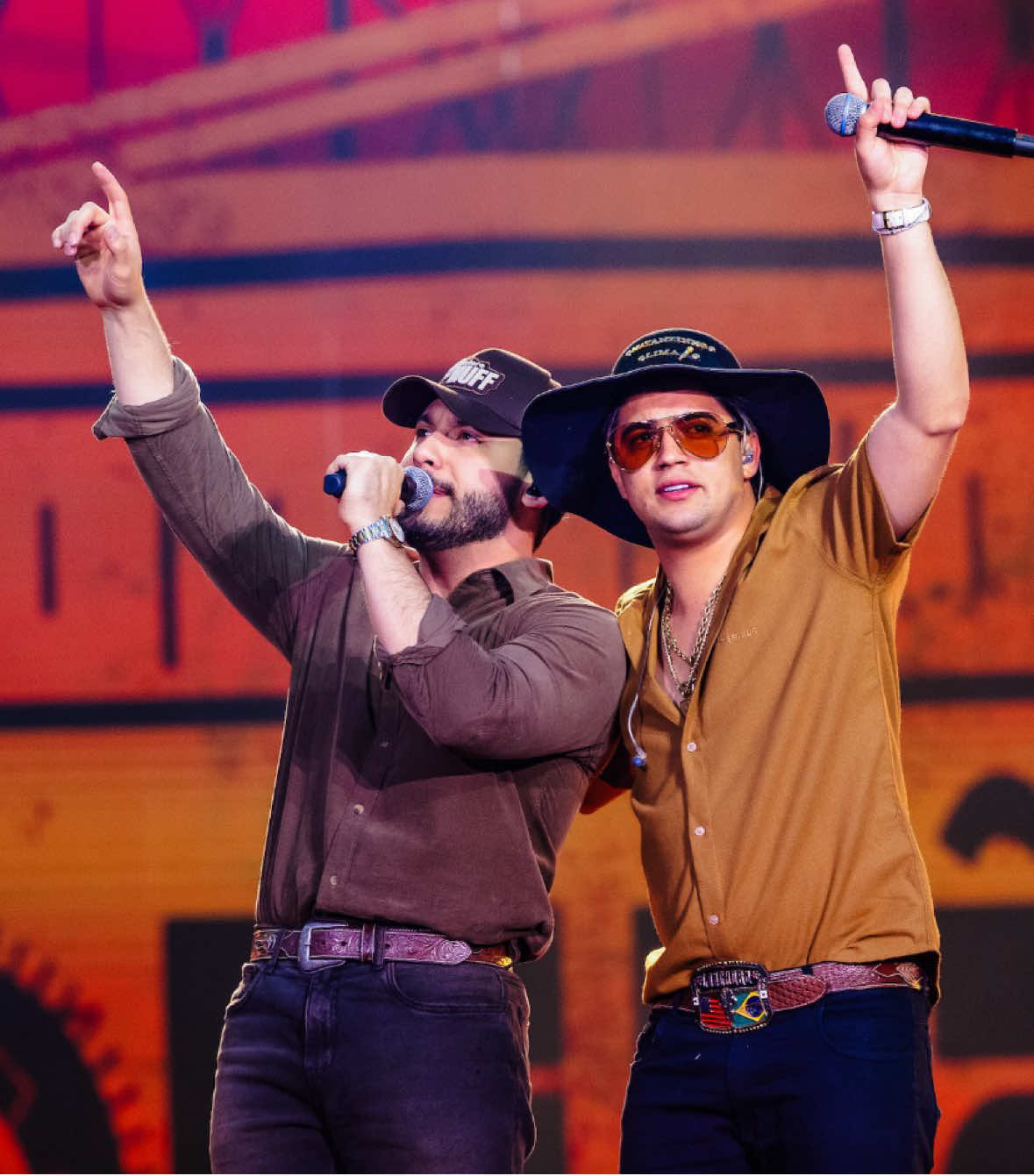 Ô Vidaaa de Cão… 🍻 Ao Vivão Barretos já tá disponível em todas as plataformas digitais, solta o plaaaay! 📻 #aovivao 