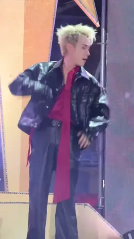 Tongtai @Quang Hùng MasterD tối nay tại Hải Phòng…sơmi đỏ áo da, quá fashion roài 🤭🤭 #QuangHungMasterD #quanghung #masterD #tongtai #vincomhaiphong  Cre: mkyeongoo